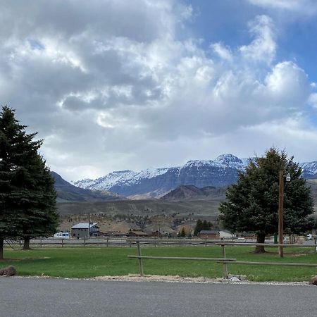 Green Creek Inn And Rv Park Wapiti Dış mekan fotoğraf