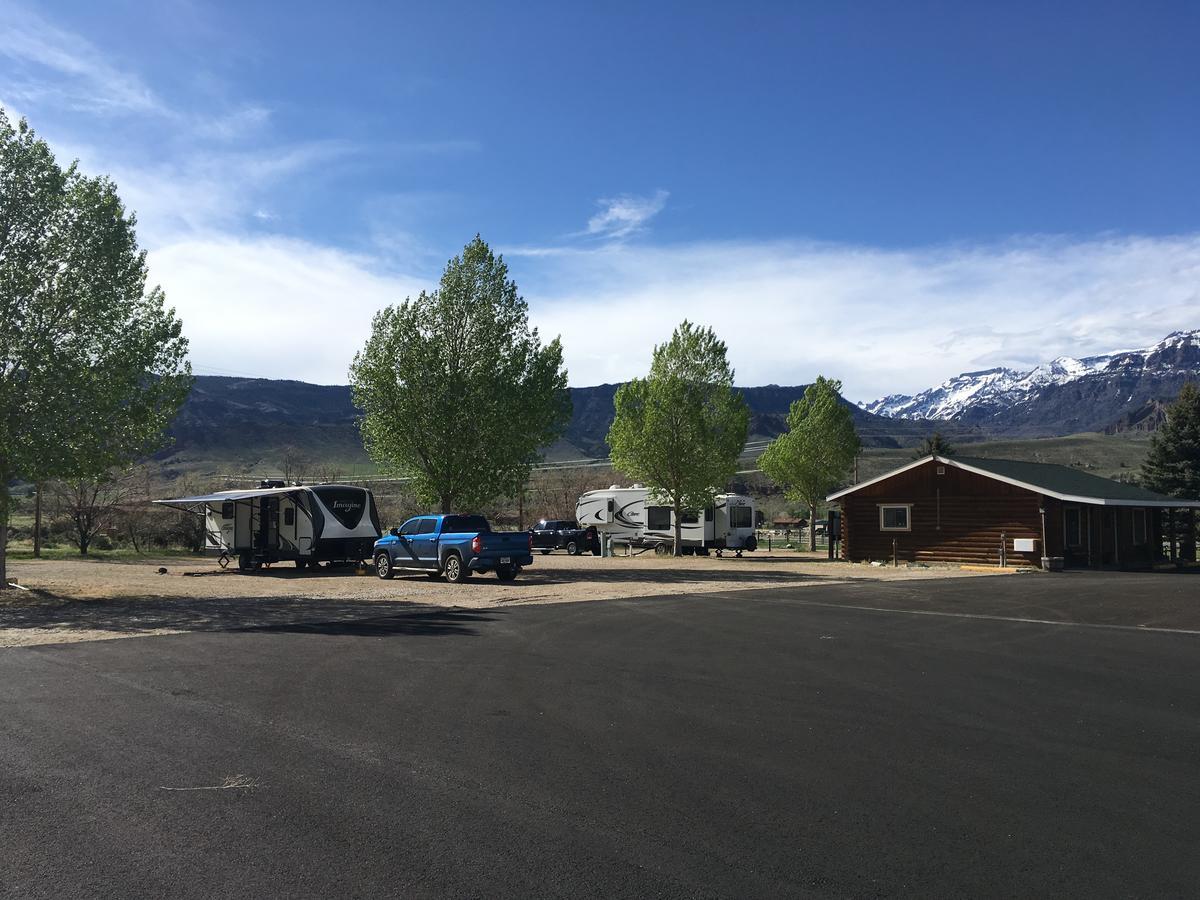 Green Creek Inn And Rv Park Wapiti Dış mekan fotoğraf