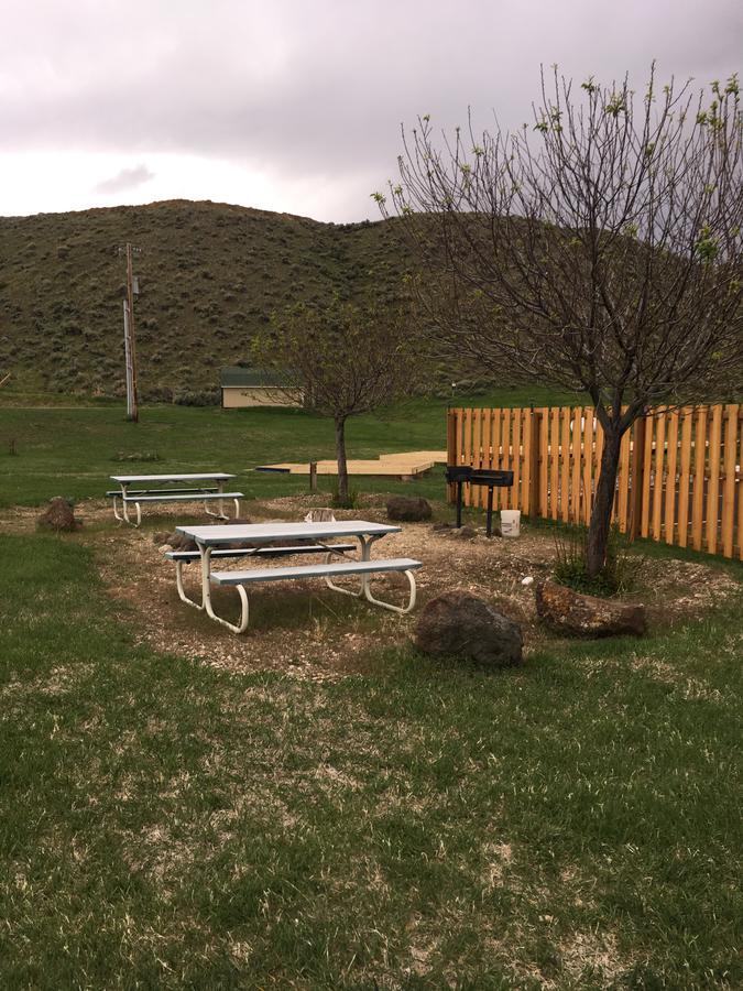 Green Creek Inn And Rv Park Wapiti Dış mekan fotoğraf