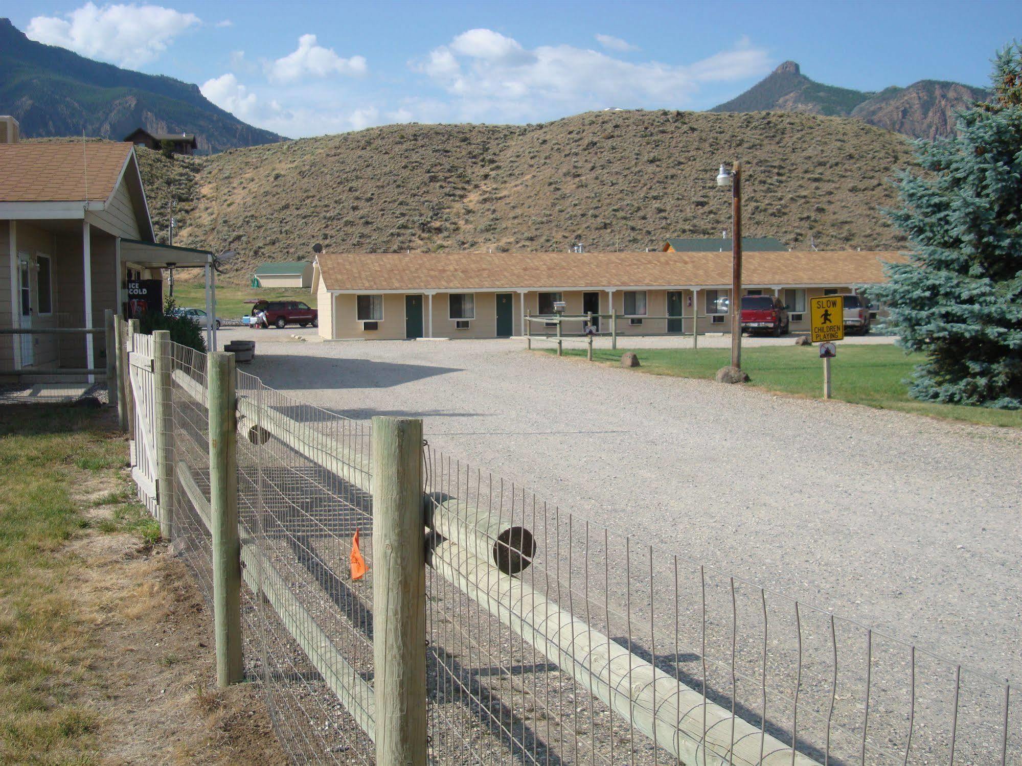 Green Creek Inn And Rv Park Wapiti Dış mekan fotoğraf