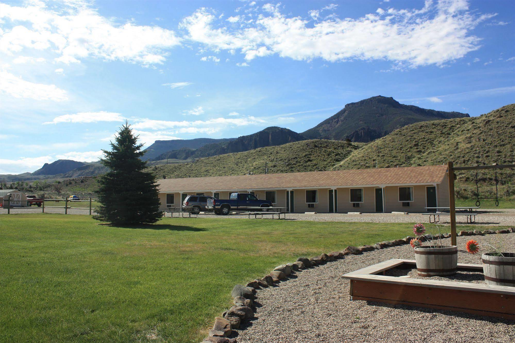 Green Creek Inn And Rv Park Wapiti Dış mekan fotoğraf