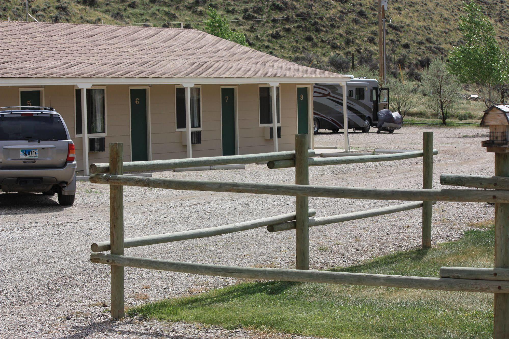 Green Creek Inn And Rv Park Wapiti Dış mekan fotoğraf