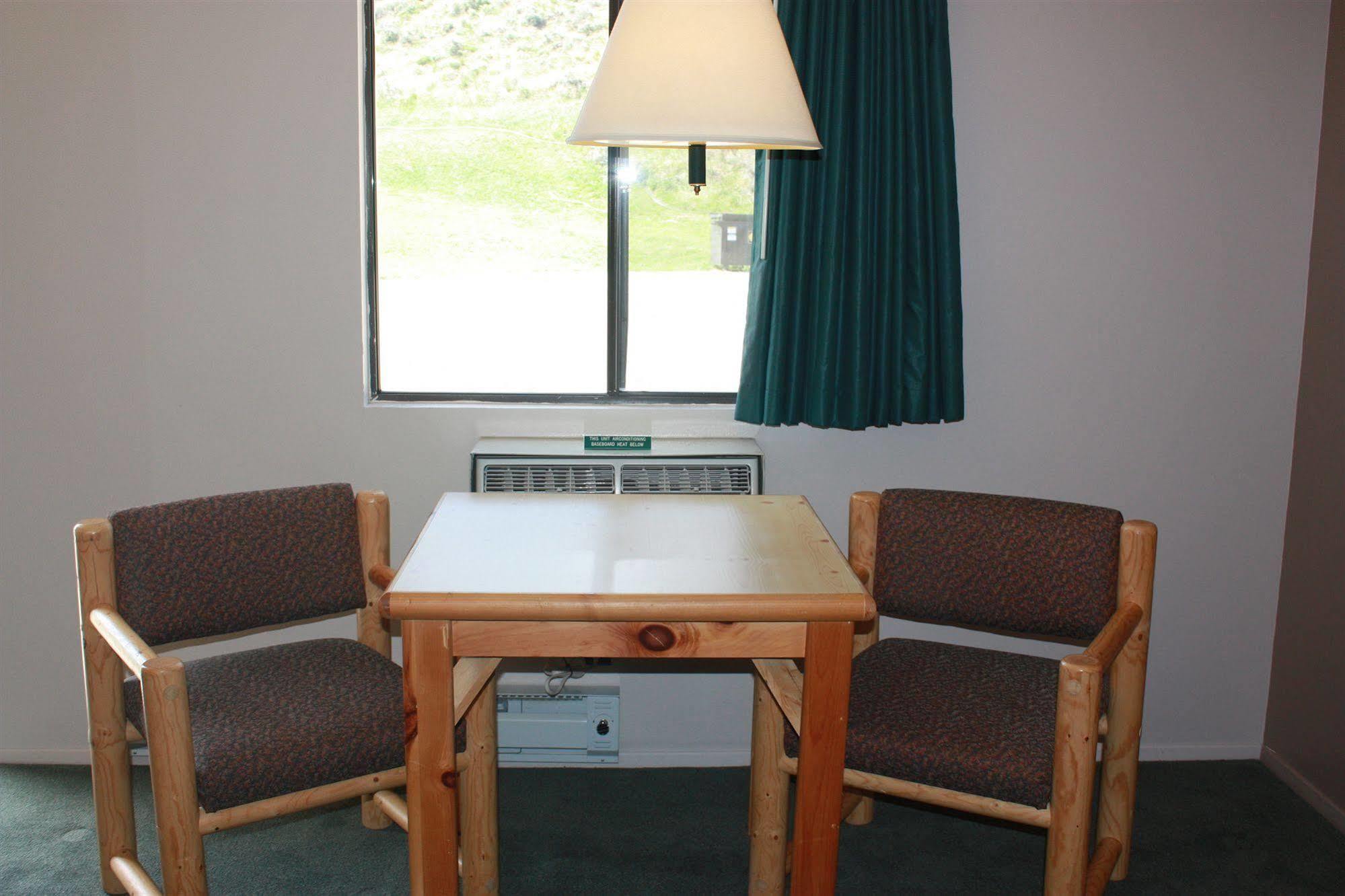 Green Creek Inn And Rv Park Wapiti Dış mekan fotoğraf