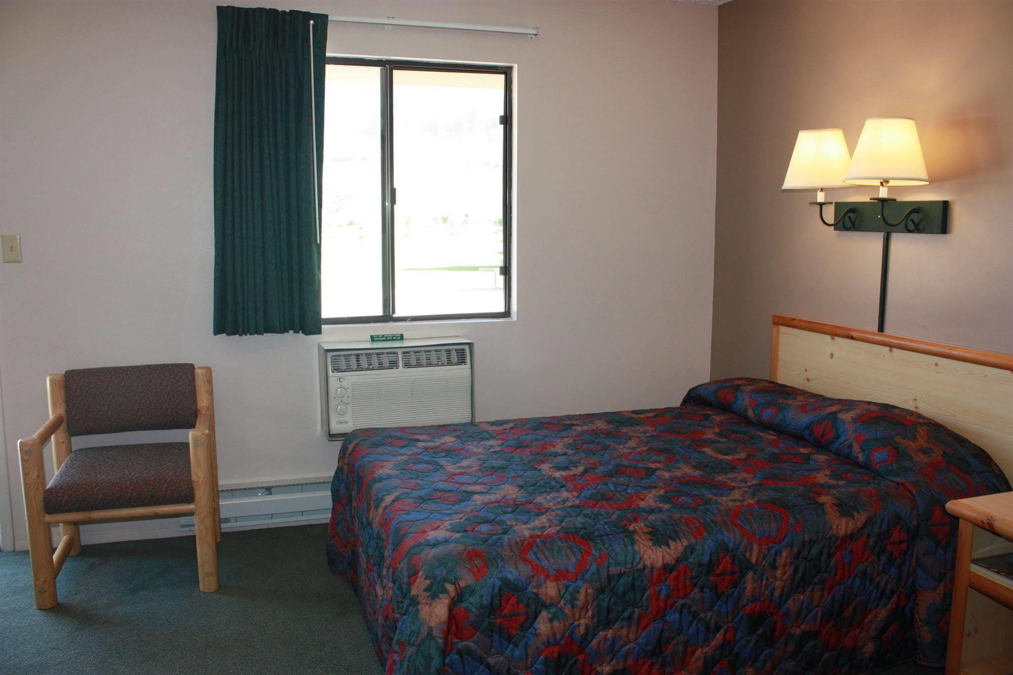 Green Creek Inn And Rv Park Wapiti Dış mekan fotoğraf