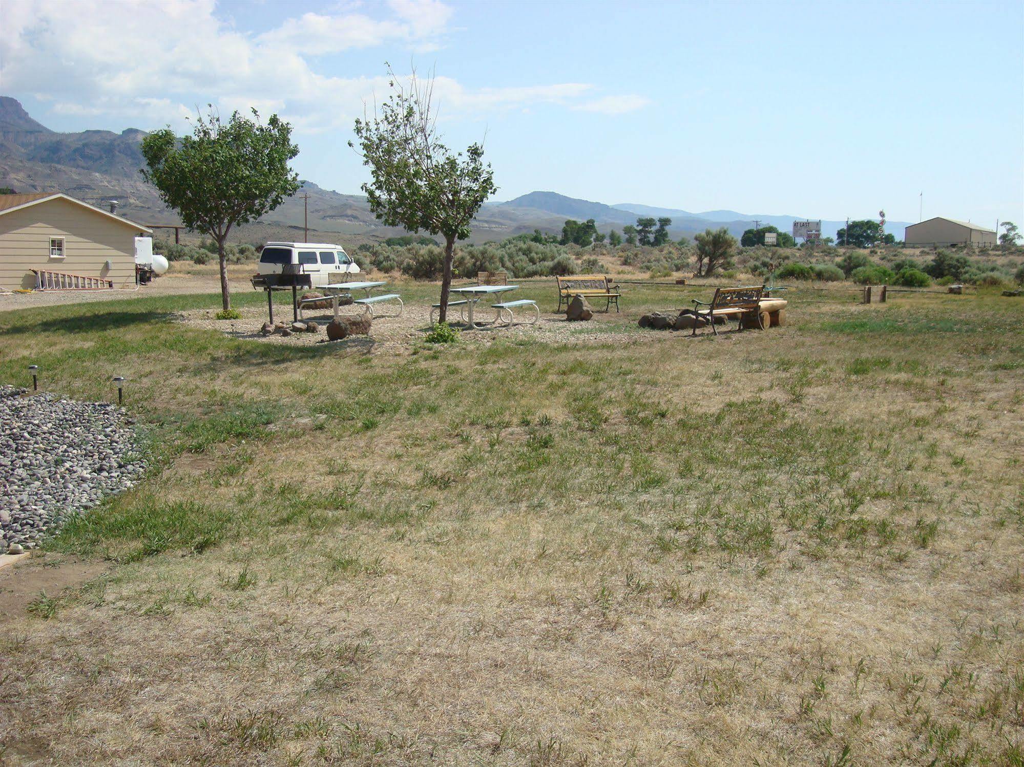 Green Creek Inn And Rv Park Wapiti Dış mekan fotoğraf