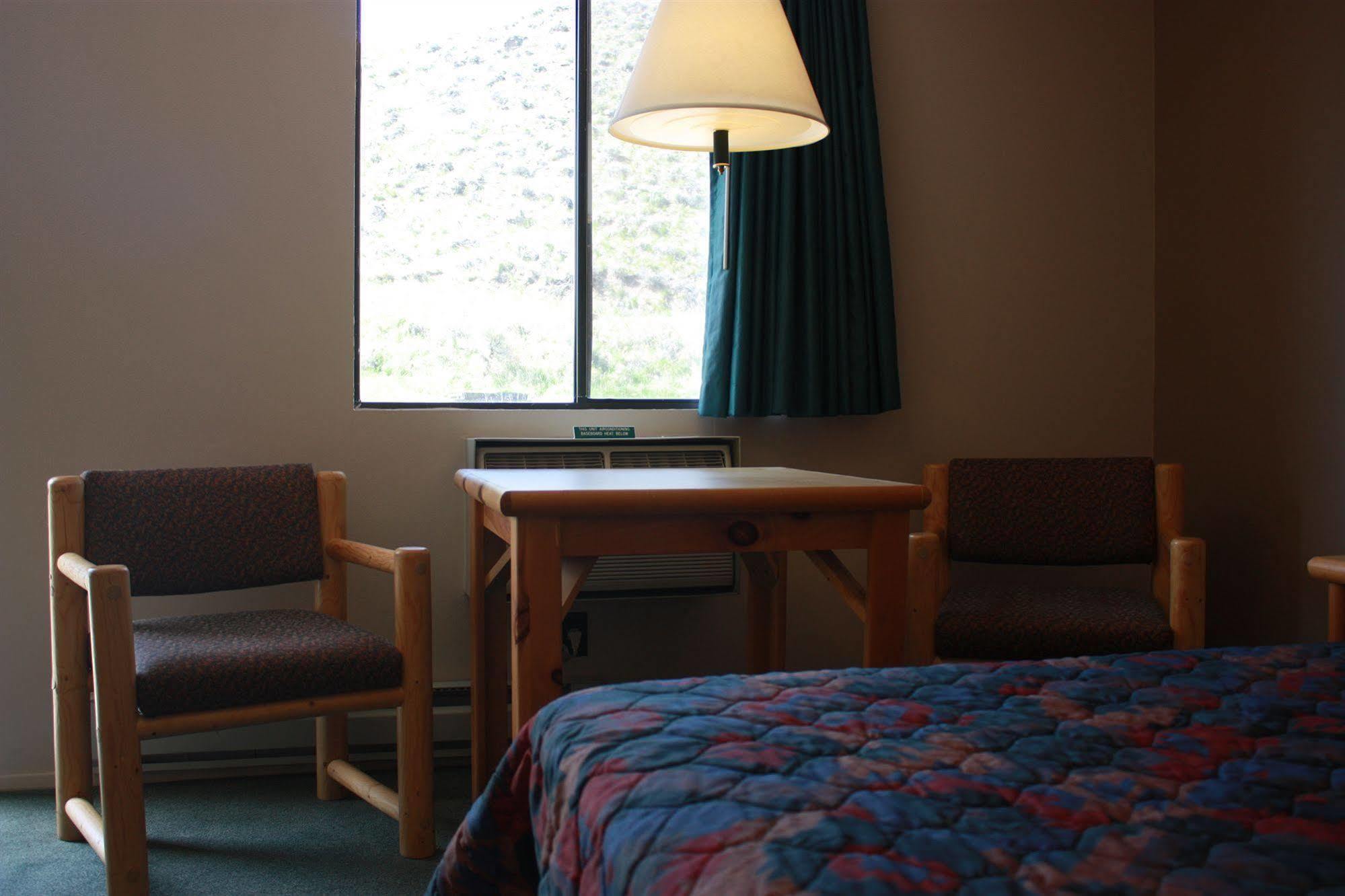 Green Creek Inn And Rv Park Wapiti Dış mekan fotoğraf